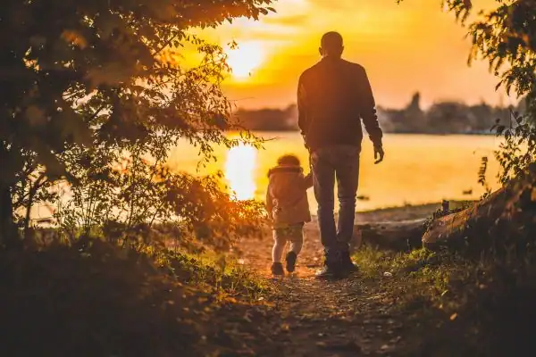 image of dad and child - parental alienation Gloucestershire
